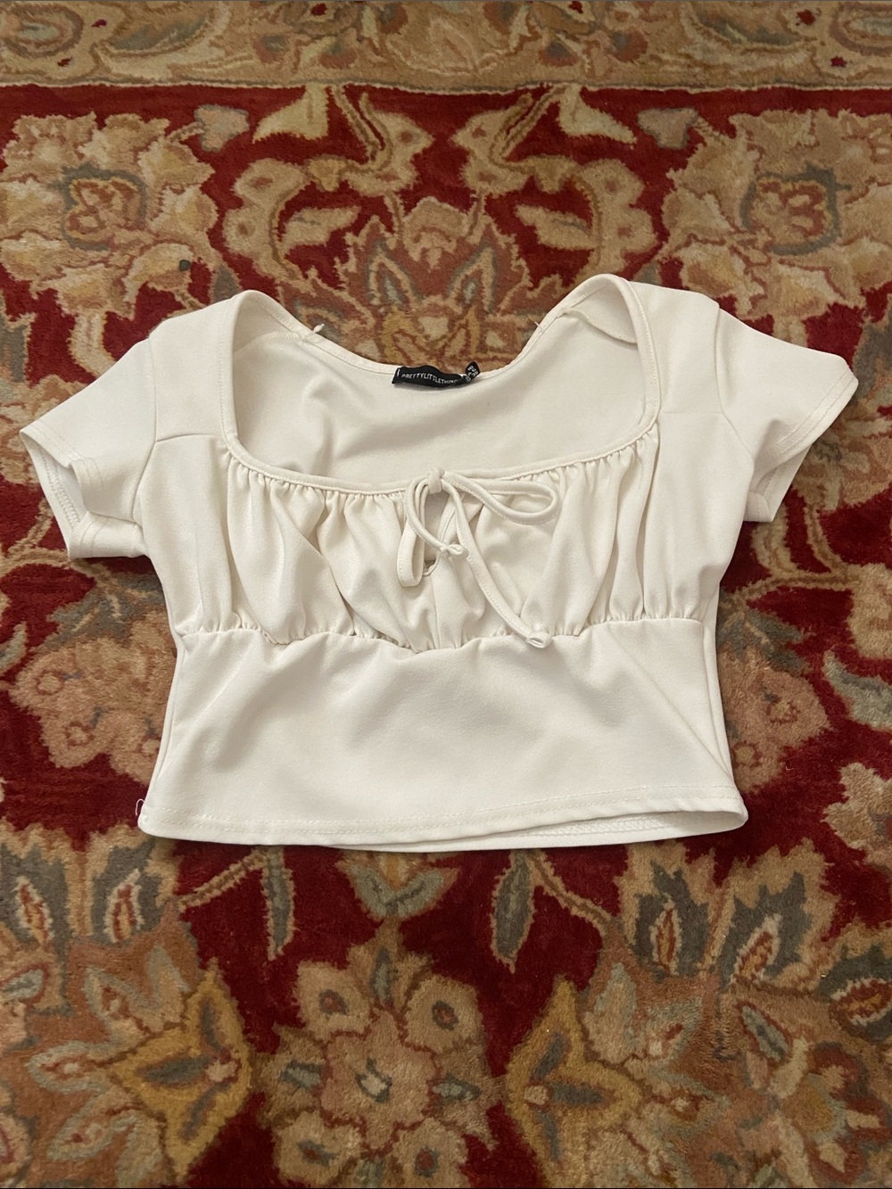 PrettyLittleThing White Tie-Front Short Sleeve Crop Top